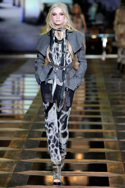 Look 25